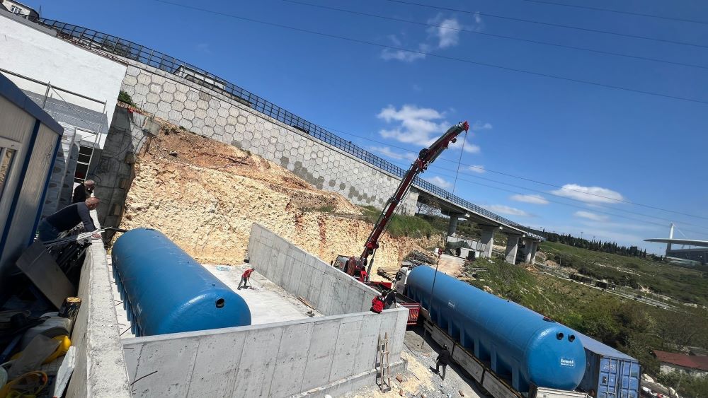 HB Tesisat ve Başakşehir Belediyesi İş Birliğinde Dev Adım: 100 Tonluk Polyester Tank Teslimatı